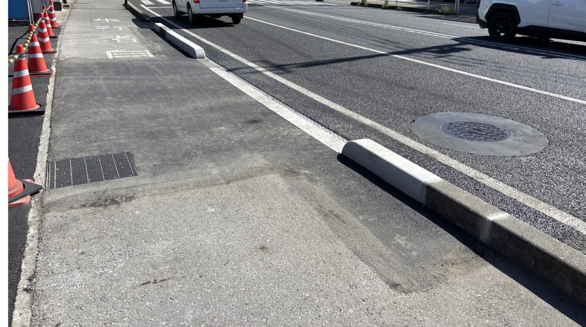 宇都宮市峰町コインパーキング舗装工事・国道歩車道ブロック切り下げ工事